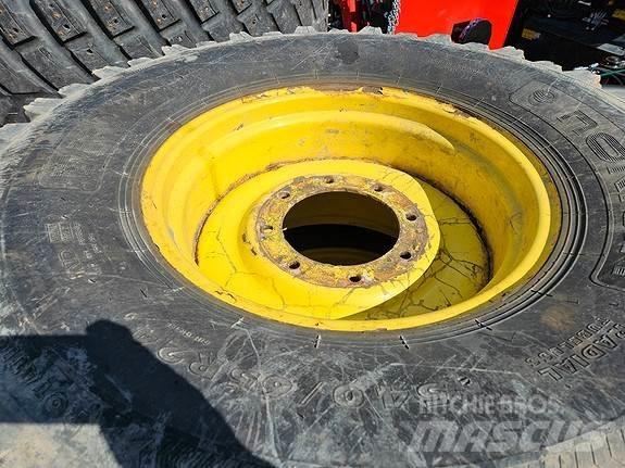 John Deere NOKIAN Трактори