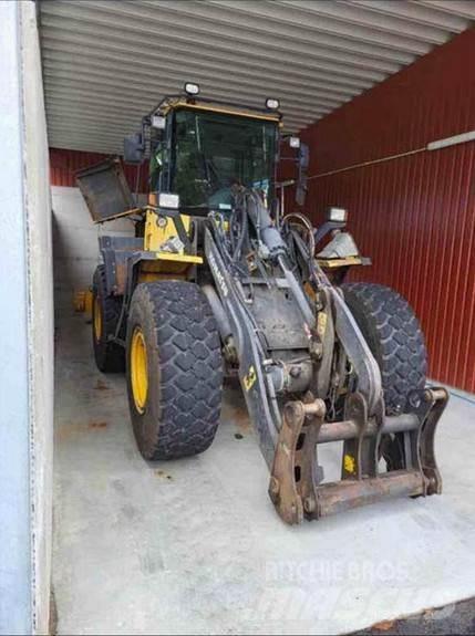 Komatsu WA200 PT Фронтальні навантажувачі