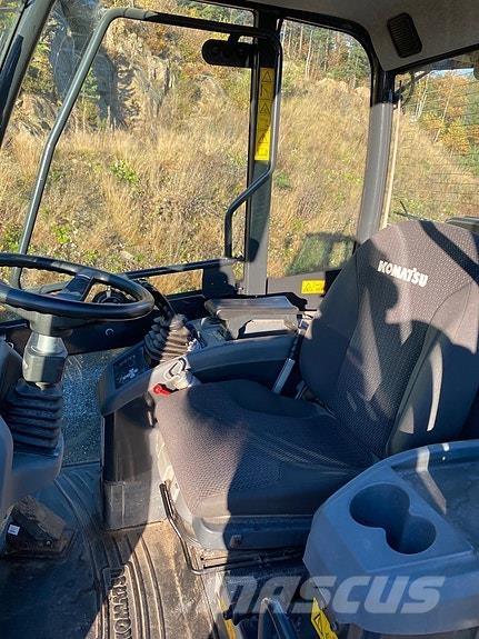 Komatsu WA80M-7 Фронтальні навантажувачі