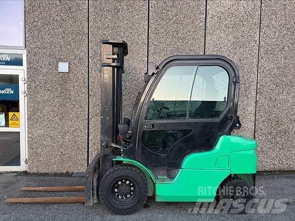 Mitsubishi FD25N Дизельні навантажувачі