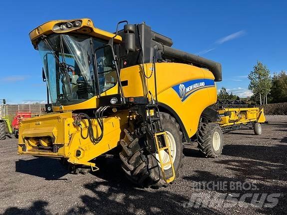 New Holland CX5080 Зернозбиральні комбайни