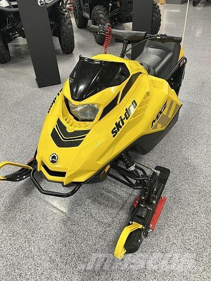 Ski-doo MXZ 120 Снігоходи