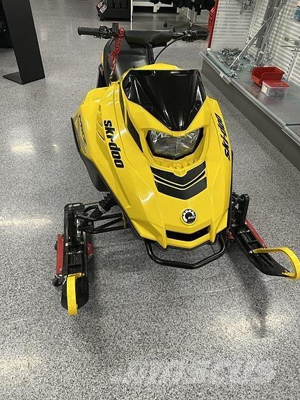 Ski-doo MXZ 120 Снігоходи