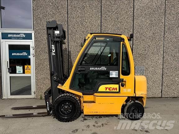 TCM FD25 Дизельні навантажувачі
