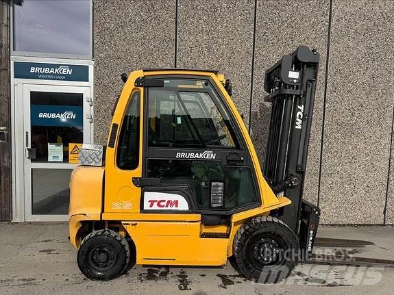 TCM FD25 Дизельні навантажувачі