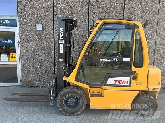 TCM FD25 Дизельні навантажувачі