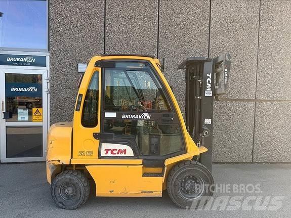 TCM FD25 Дизельні навантажувачі