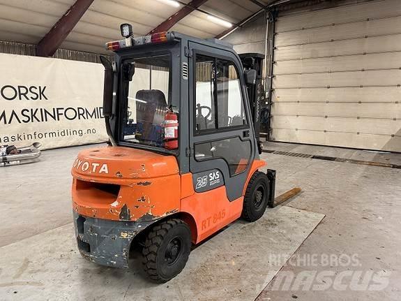 Toyota 62-FDF25 Дизельні навантажувачі