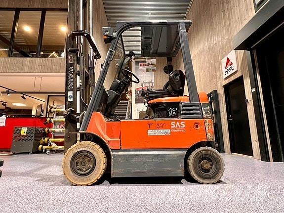 Toyota 7FBMF16 Дизельні навантажувачі