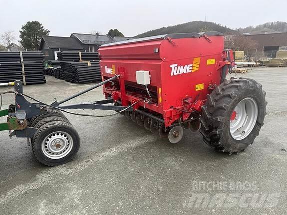 Tume HKL 2500 Розсіювачі гною