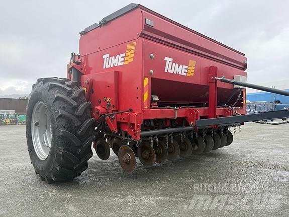 Tume HKL 2500 Розсіювачі гною