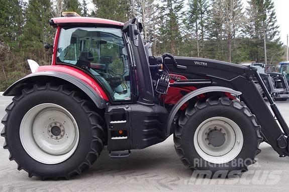 Valtra 235 Direct Трактори