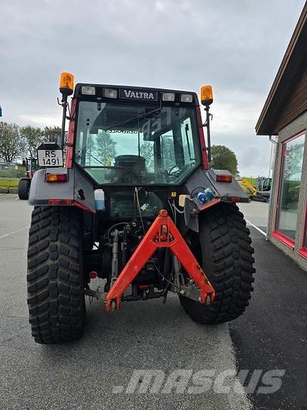 Valtra 6400 Трактори