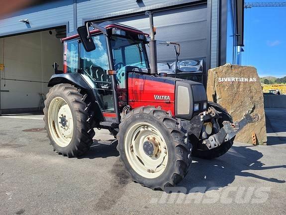 Valtra A75 - 4 Трактори
