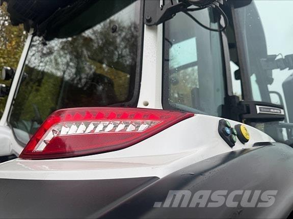 Valtra G135A Трактори