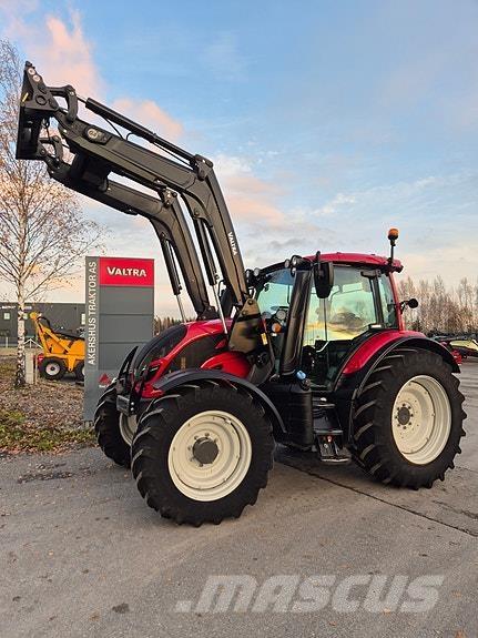 Valtra N104 Трактори