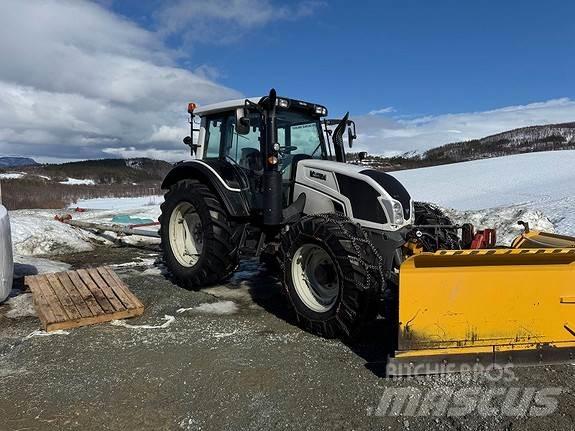 Valtra N123 Трактори