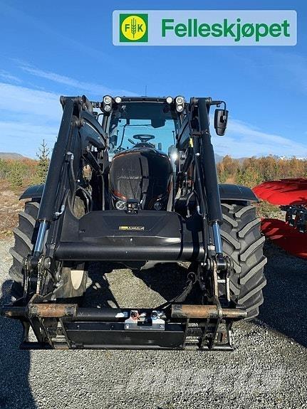 Valtra N124 Трактори