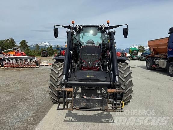 Valtra N174 Трактори