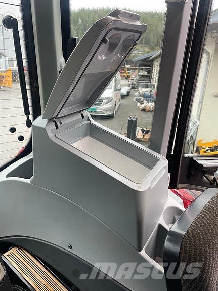 Valtra N174 Versu Трактори