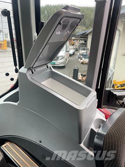 Valtra N174 Versu Трактори