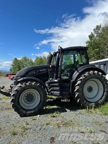Valtra T 214 Трактори