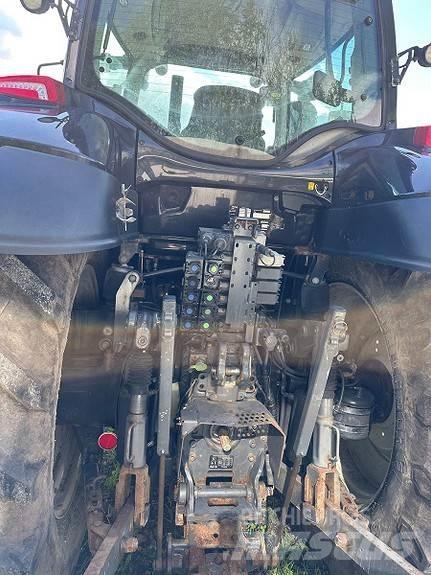Valtra T 214 Трактори