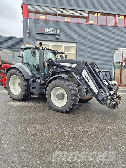 Valtra T 234 Versu Трактори
