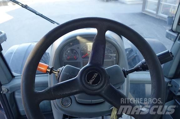 Valtra T213 Versu Трактори