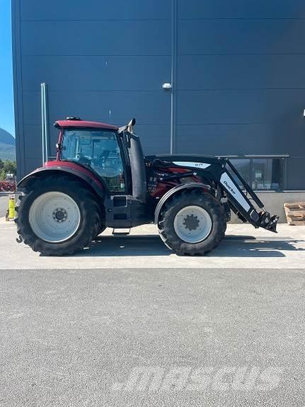 Valtra T214 Трактори
