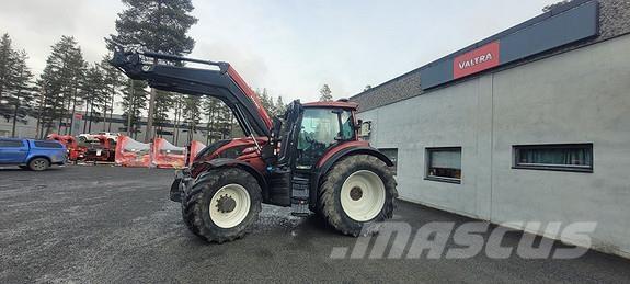 Valtra T234 Трактори