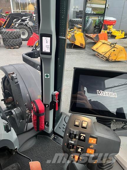 Valtra T234D Трактори