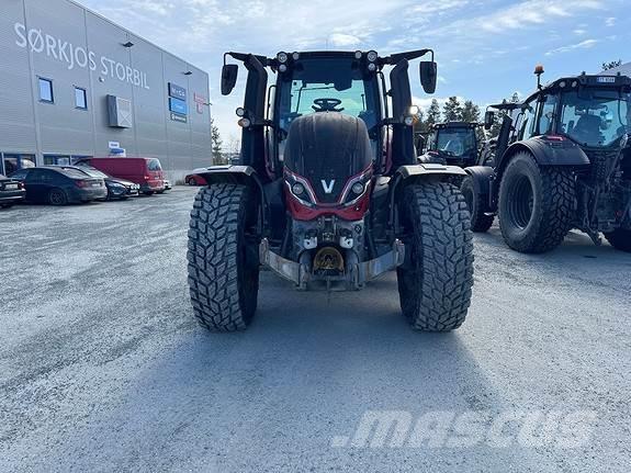 Valtra T235 Трактори