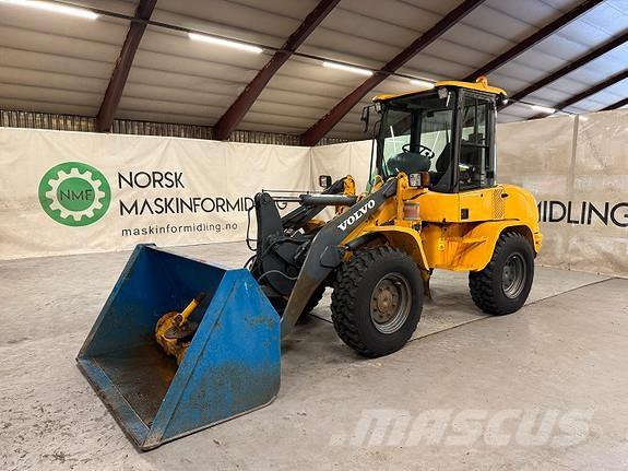 Volvo L30B Фронтальні навантажувачі