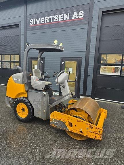 Volvo SD25 Асфальтовкладачі