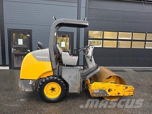 Volvo SD25 Асфальтовкладачі