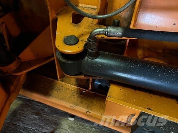   Снігоочищувальні ножі та плуги