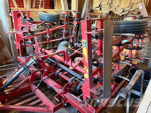   Інші землеоброблювальні машини і додаткове обладнання