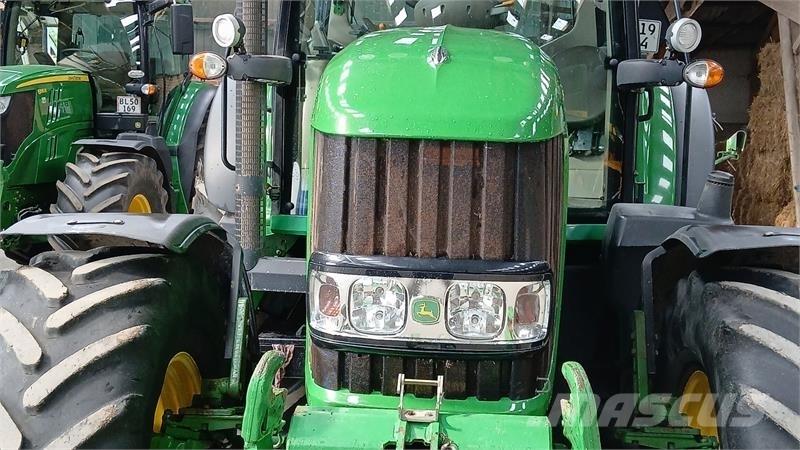 John Deere 7530 Трактори