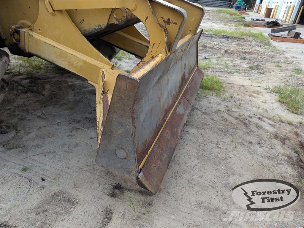 CAT 525C Трельовочні трактора