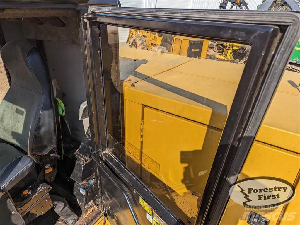 CAT 559D Лісонавантажувачі