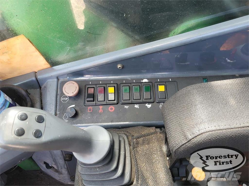 John Deere 753J Валочно-пакетувальні машини