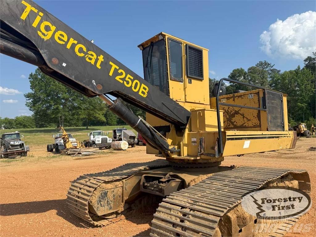 Tigercat T250B Лісонавантажувачі