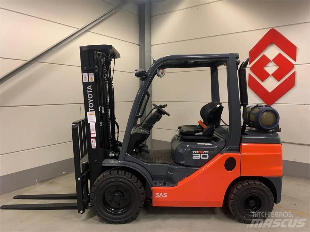 Toyota 02-8FGF30 Газові навантажувачі