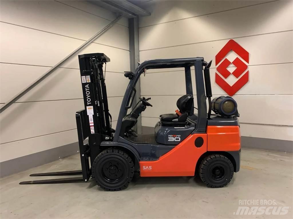 Toyota 02-8FGF30 Газові навантажувачі