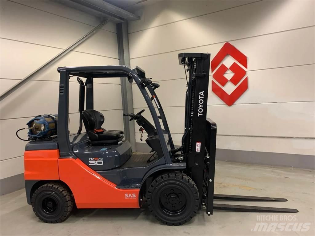 Toyota 02-8FGF30 Газові навантажувачі