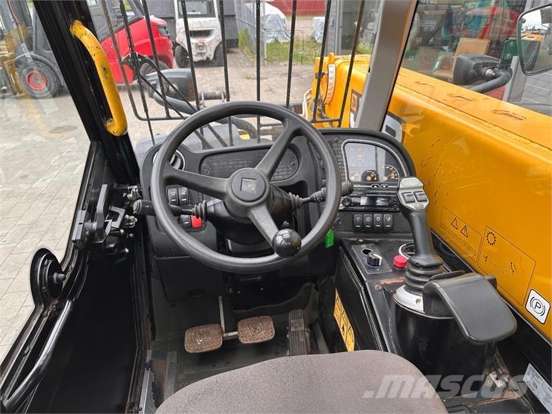 JCB 525-60 Телескопічні навантажувачі
