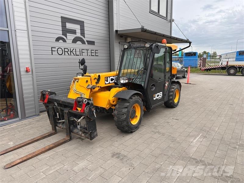 JCB 525-60 Телескопічні навантажувачі