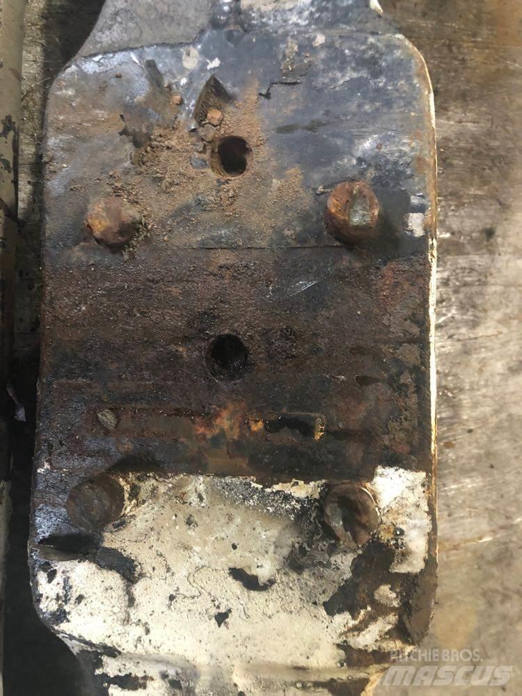 Eaton 20F4 Осі