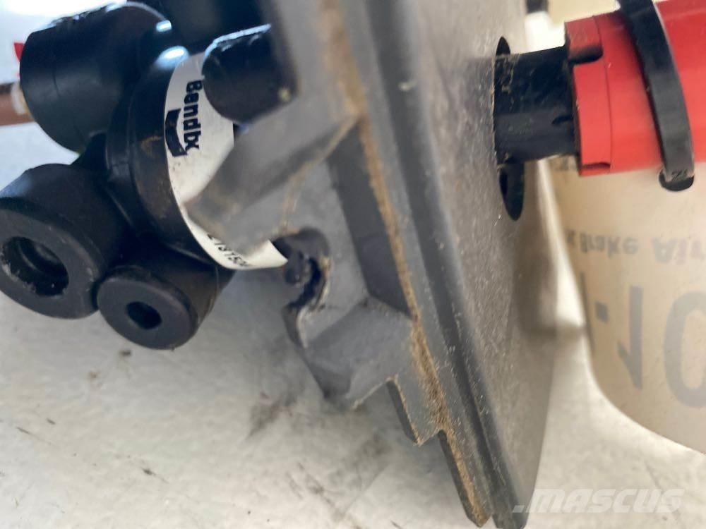 Volvo VNL Транспорт - Інші